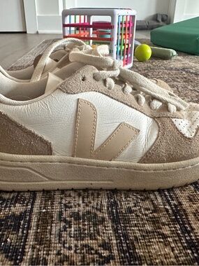 Veja Beige & Cream Low-Top Sneakers